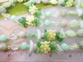 Vintage Plastic Flower Necklace Garland Lei Bead Daisy Flower Cluster Mix Green Long 53" MOD Mid Century Jewelry Gift, VivianJoel.com