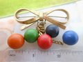 Vintage Dangle Bead Brooch Ribbon Bow Pin Bakelite ERA Old Plastic Rockabilly Retro Mid Century Jewelry, VivianJoel.com