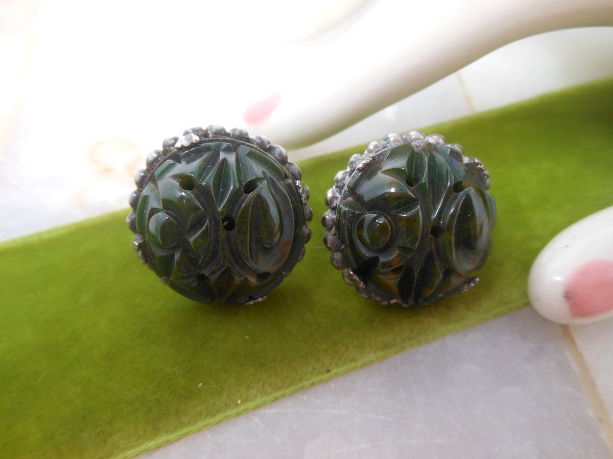 Vintage BAKELITE Earrings Carved Dark Green Spinach Chunky Art Deco Screw Back Old Plastic Mid Century, VivianJoel.com