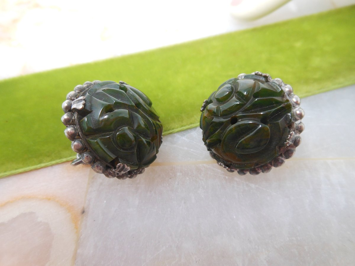 Vintage BAKELITE Earrings Carved Dark Green Spinach Chunky Art Deco Screw Back Old Plastic Mid Century, VivianJoel.com