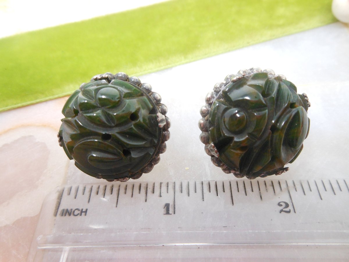 Vintage BAKELITE Earrings Carved Dark Green Spinach Chunky Art Deco Screw Back Old Plastic Mid Century, VivianJoel.com