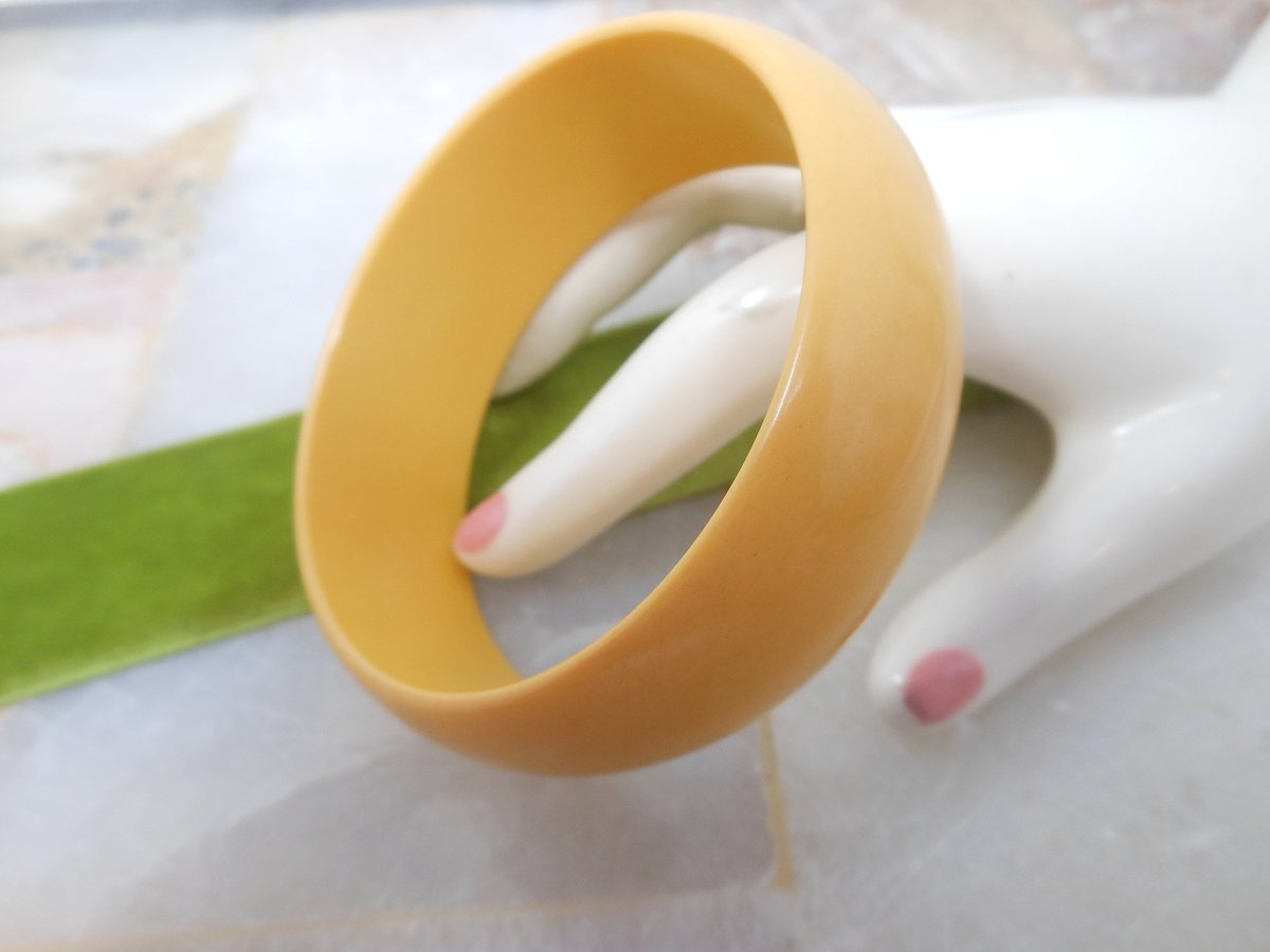 Vintage BAKELITE Bracelet Wide Bangle Cream Corn Yellow Art Deco Plastic Mid Century Jewelry Gift, VivianJoel.com