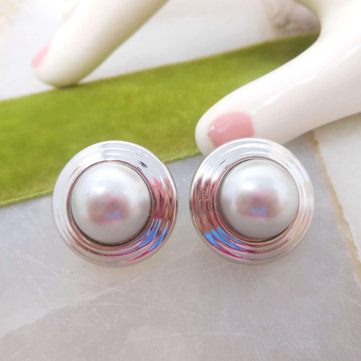 Vintage TRIFARI TM Designer Earrings Pearl Silver Tone Atomic Saucer Clip On Jewelry Gift, VivianJoel.com