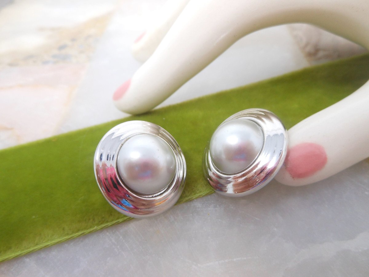 Vintage TRIFARI TM Designer Earrings Pearl Silver Tone Atomic Saucer Clip On Jewelry Gift, VivianJoel.com