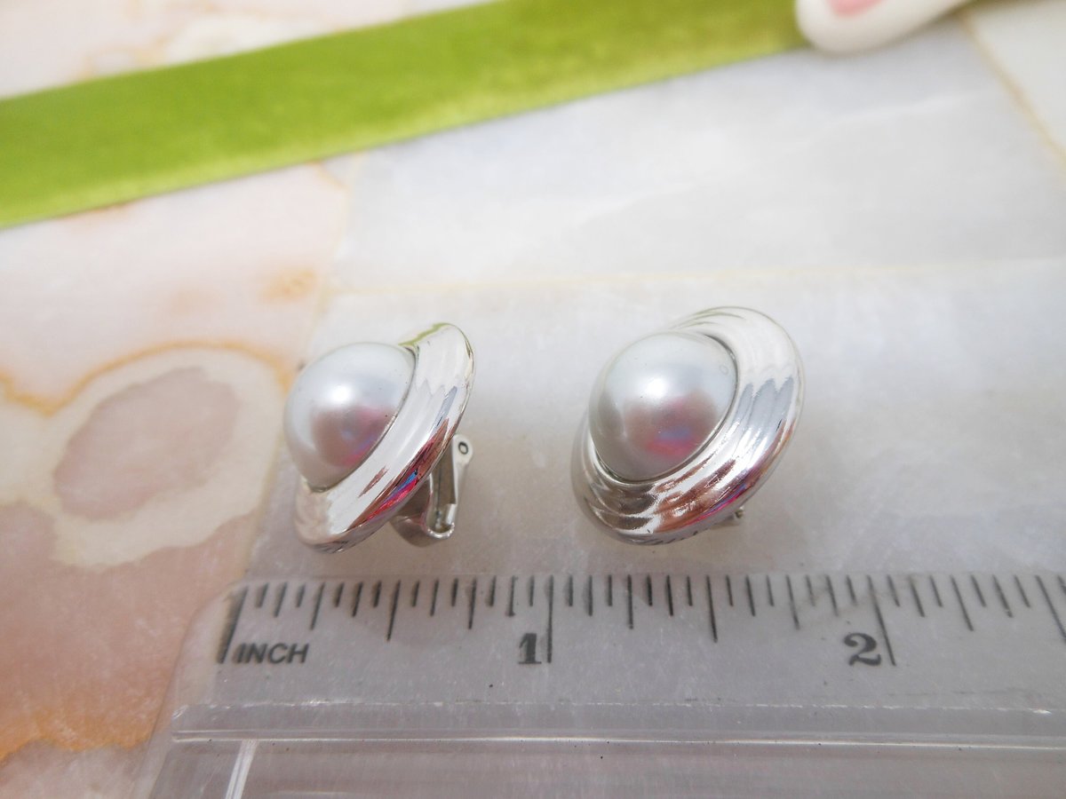 Vintage TRIFARI TM Designer Earrings Pearl Silver Tone Atomic Saucer Clip On Jewelry Gift, VivianJoel.com