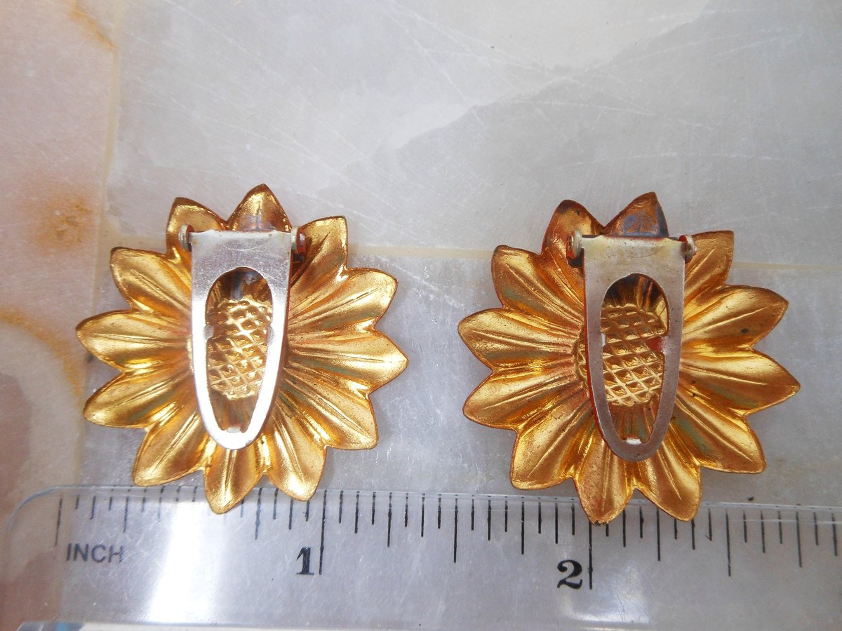 Vintage Dress Clip Daisy Red Flower Enamel Pin Brooch Set Retro Kitschy Jewelry Gift Mid Century, VivianJoel.com