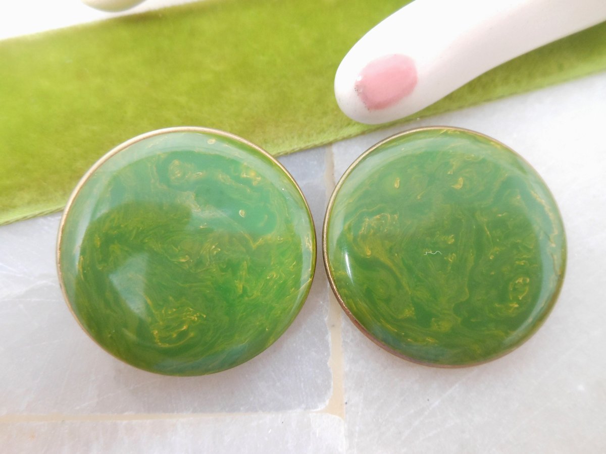 Vintage BAKELITE Jumbo Green Earrings Clip On Spinach Swirl Plastic Mid Century Art Deco Jewelry Gift, VivianJoel.com