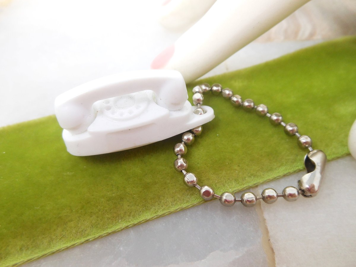 Vintage Miniature Princess White Phone Key Chain White Kitsch Plastic Charm Promo Telephone Advertisement Keychain Gift, VivianJoel.com