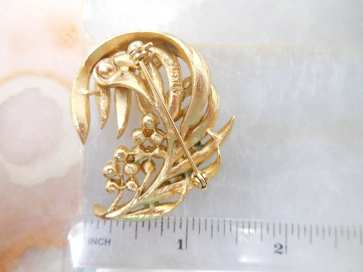 Vintage LISNER Pearl Brooch Designer Flower Leaf Pin Classic Timeless Jewelry Gift Mid Century, VivianJoel.com