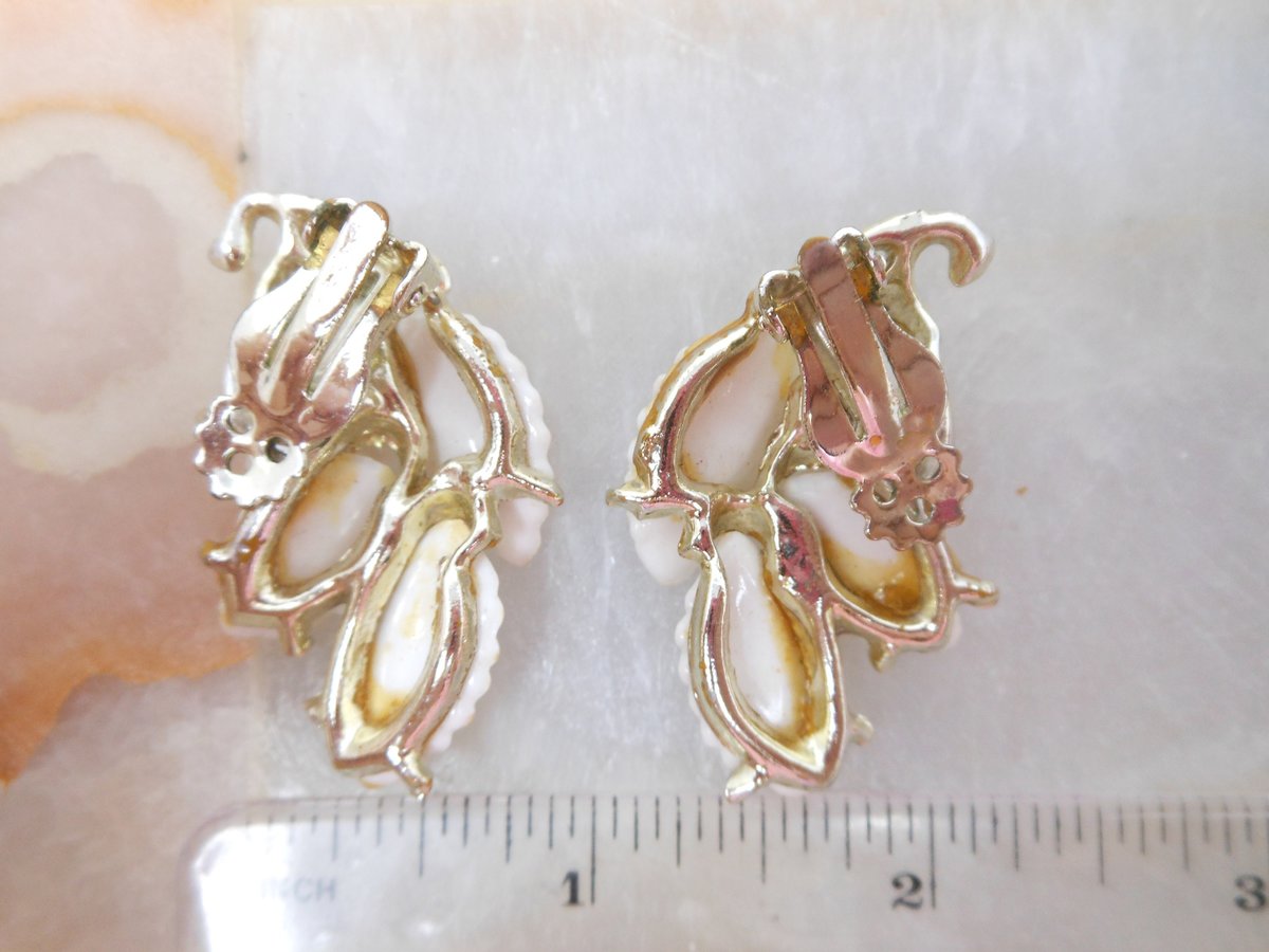 Vintage White Earrings Plastic Leaf Clip On Thermoset Ear Climber Wedding Bride Mid Century Jewelry Gift, VivianJoel.com