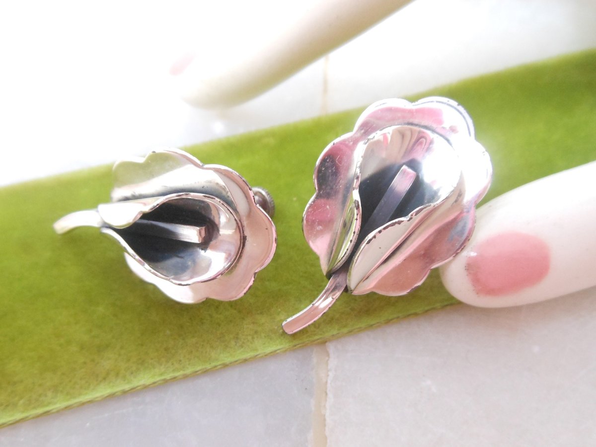 Vintage SAUTEUR Sterling Silver Earrings RENOIR Designer Modernist Flower Lily Screw Back Mid Century Jewelry, VivianJoel.com