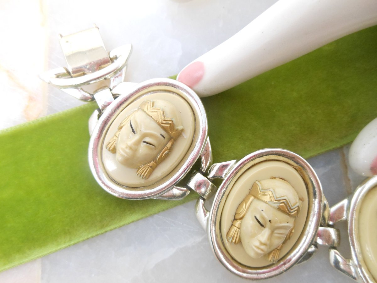 Vintage SELRO SELINI Chunky Bracelet Asian Princess Mask Face Lucite Brutalist Designer Mid Century Jewelry Gift, VivianJoel.com