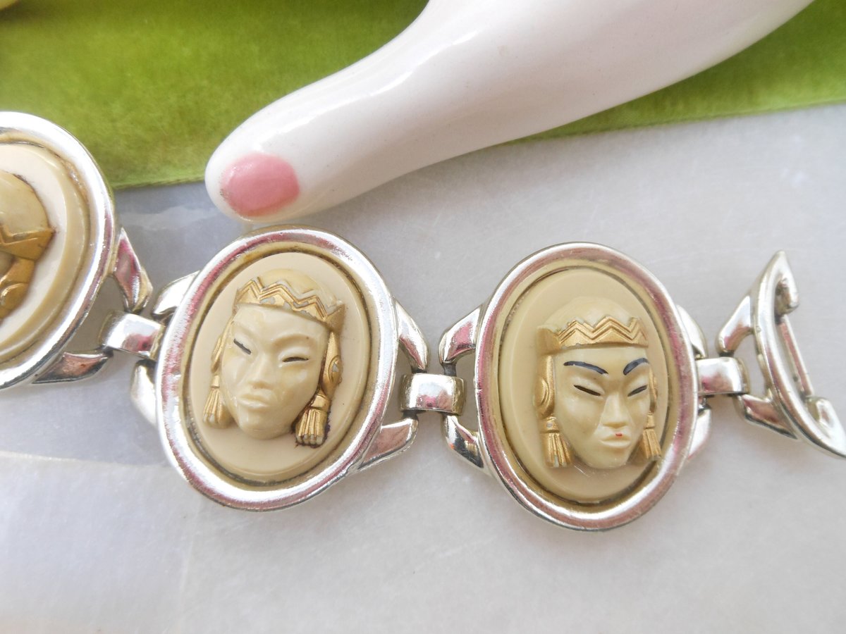 Vintage SELRO SELINI Chunky Bracelet Asian Princess Mask Face Lucite Brutalist Designer Mid Century Jewelry Gift, VivianJoel.com