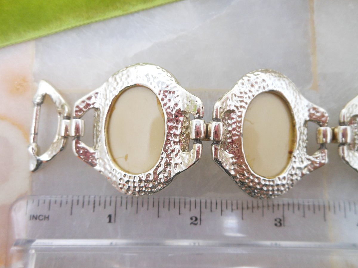 Vintage SELRO SELINI Chunky Bracelet Asian Princess Mask Face Lucite Brutalist Designer Mid Century Jewelry Gift, VivianJoel.com