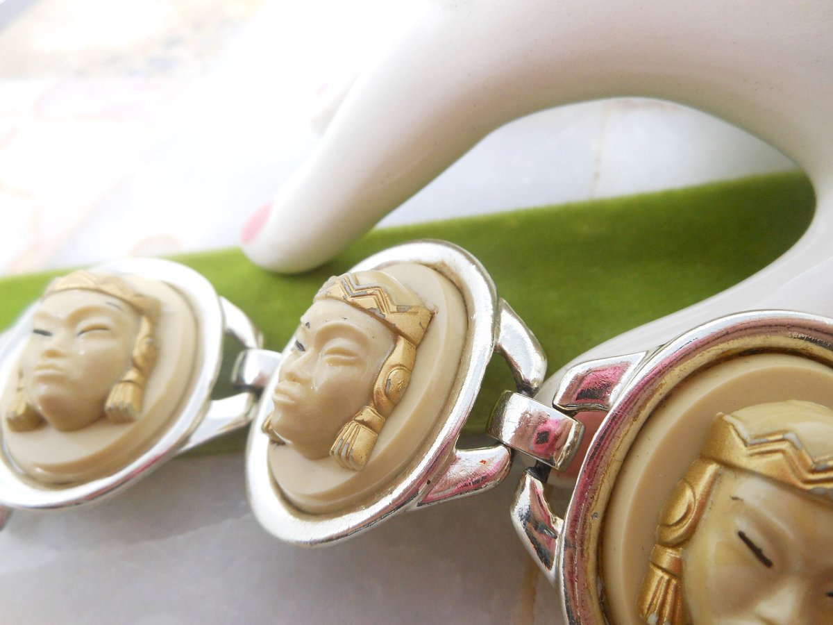 Vintage SELRO SELINI Chunky Bracelet Asian Princess Mask Face Lucite Brutalist Designer Mid Century Jewelry Gift, VivianJoel.com