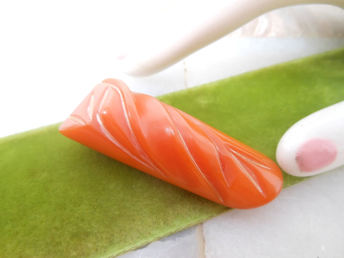 Vintage BAKELITE Pumpkin Orange Carved Fur Dress Clip Brooch Old Plastic Pin Art Deco Jewelry Gift Mid Century, VivianJoel.com