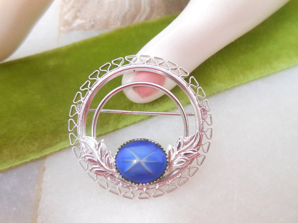 Vintage Star Sapphire Art Glass Pin Brooch Filigree Wreath Circle Ornate Jewelry Gift Mid Century, VivianJoel.com