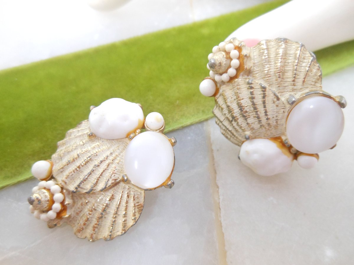 Vintage CAPRI Beach Earrings Seashell Cluster Clip On White Glass Enamel Wedding Mermaid Designer Jewelry Mid Century, VivianJoel.com