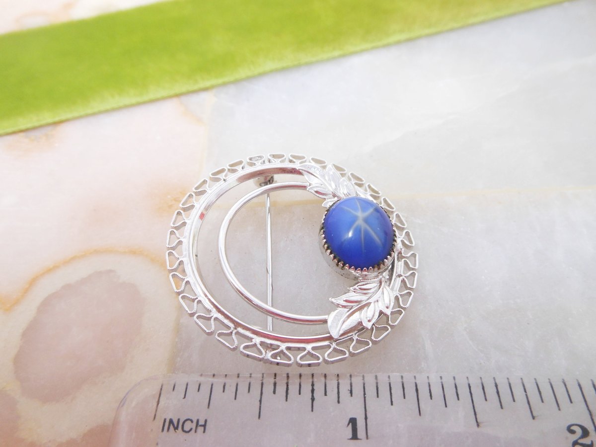 Vintage Star Sapphire Art Glass Pin Brooch Filigree Wreath Circle Ornate Jewelry Gift Mid Century, VivianJoel.com