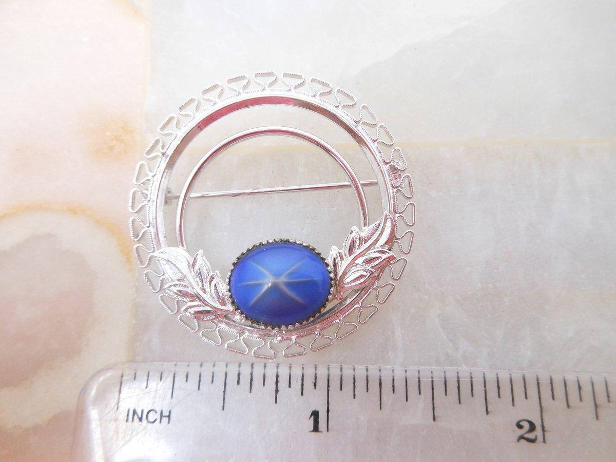 Vintage Star Sapphire Art Glass Pin Brooch Filigree Wreath Circle Ornate Jewelry Gift Mid Century, VivianJoel.com