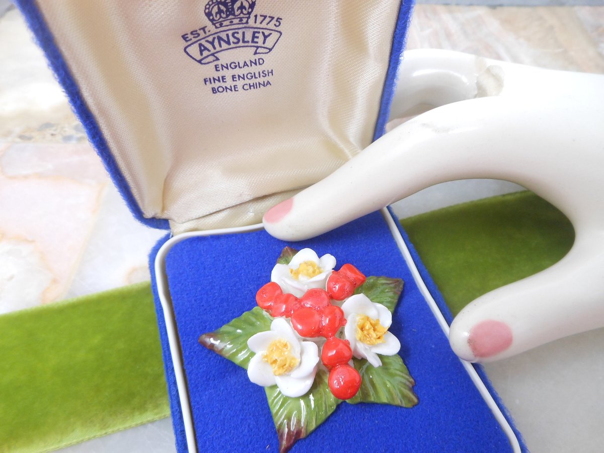 Vintage AYNSLEY ENGLAND Flower Brooch Bone China Porcelain White Red Festive Bouquet Pin Original Box Jewelry Gift , VivianJoel.com