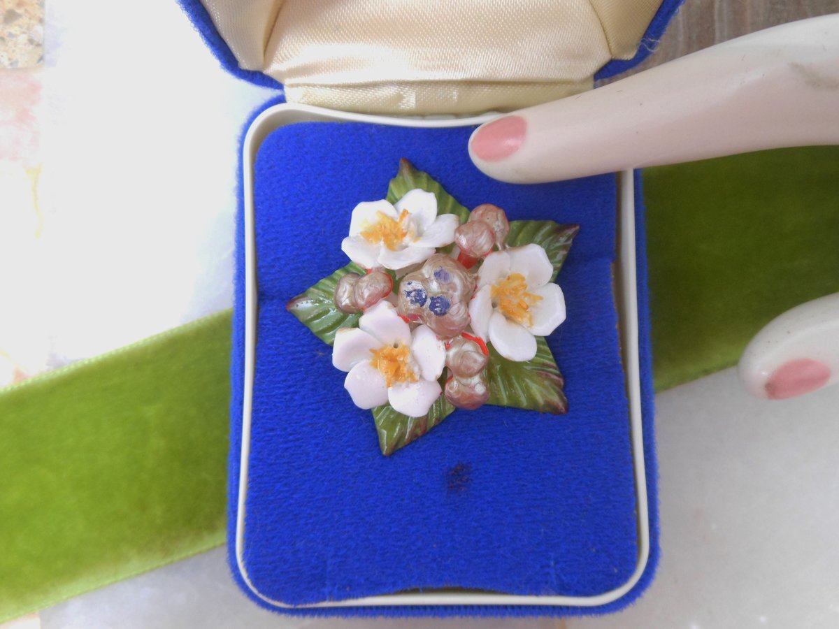 Vintage AYNSLEY ENGLAND Flower Brooch Bone China Porcelain Pin White Dogwood Bouquet Original Box Jewelry Gift , VivianJoel.com