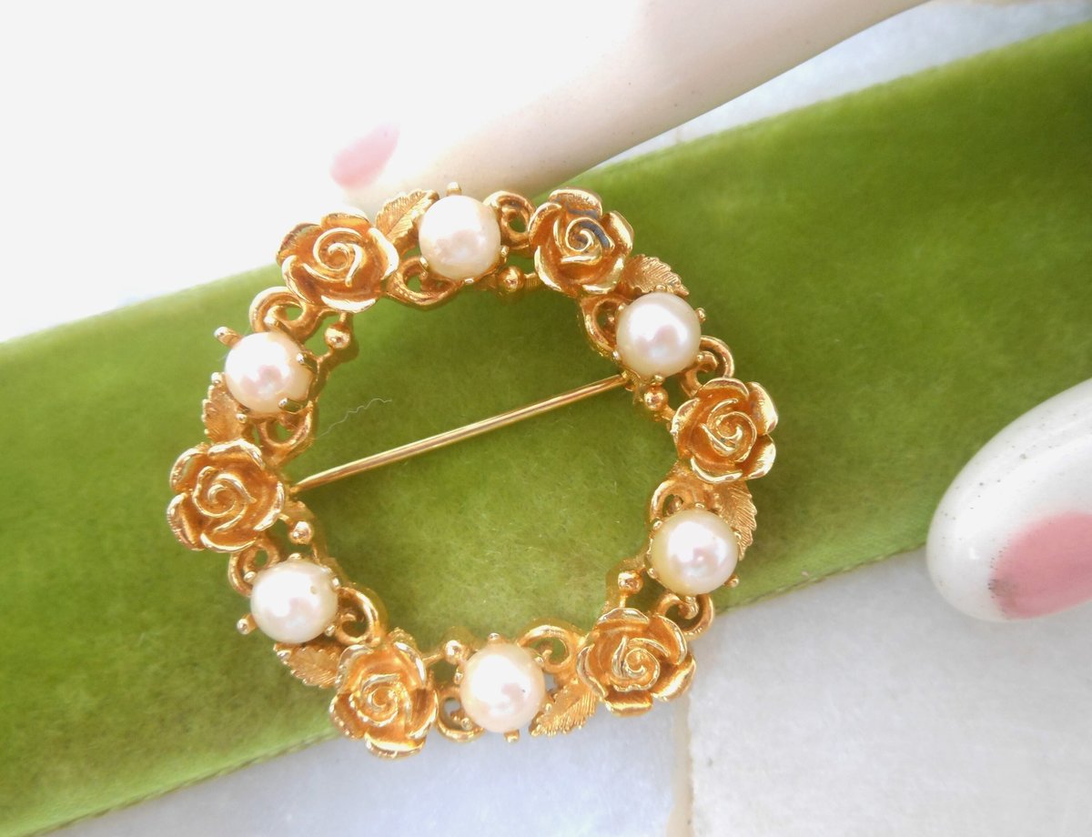 Vintage LISNER Designer Pearl Flower Wreath Pin Brooch Infinity Rose Circle Jewelry Gift Mid Century, VivianJoel.com