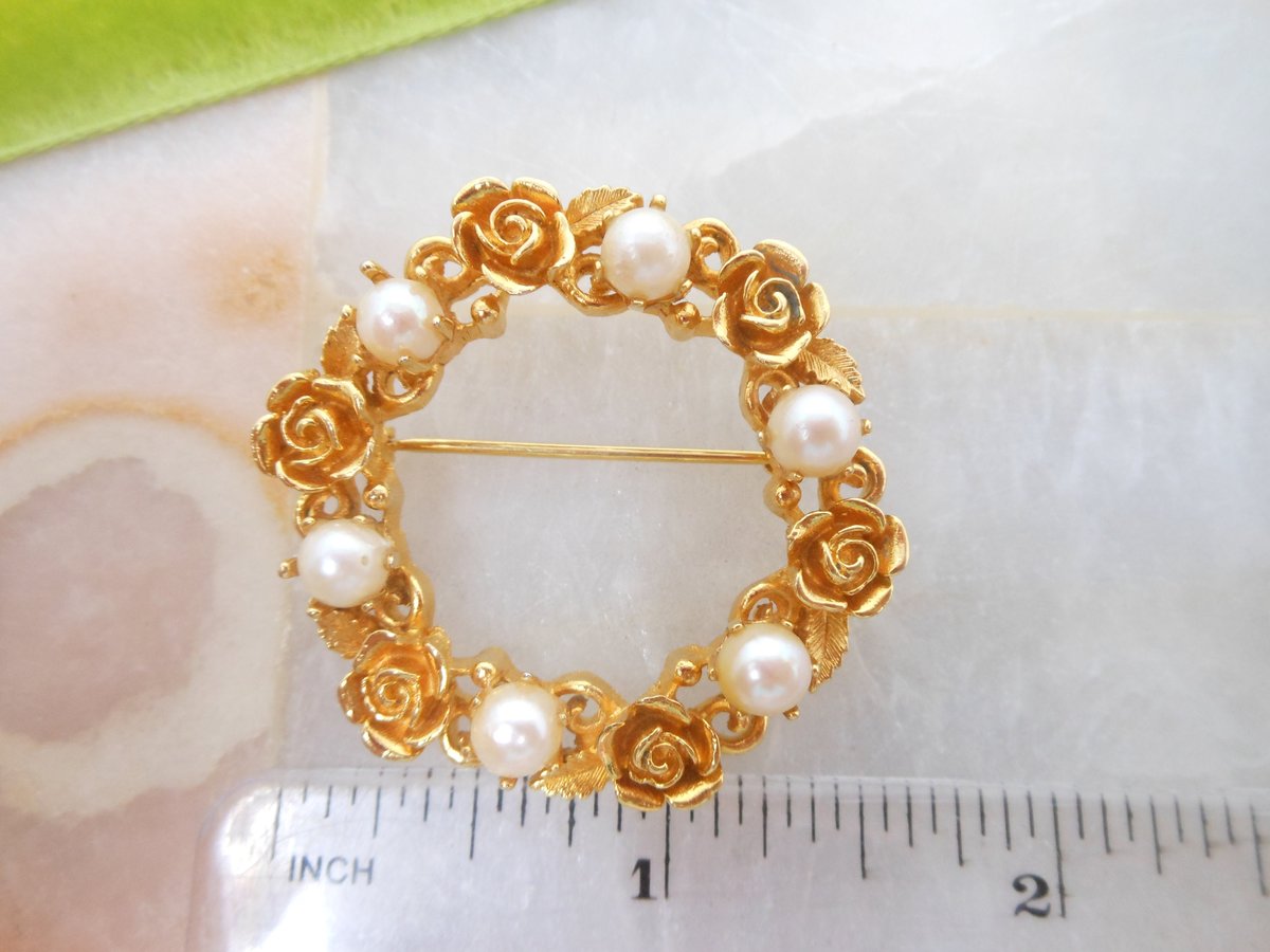 Vintage LISNER Designer Pearl Flower Wreath Pin Brooch Infinity Rose Circle Jewelry Gift Mid Century, VivianJoel.com