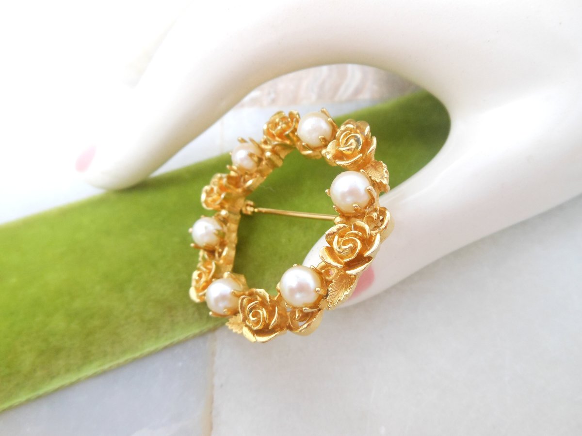 Vintage LISNER Designer Pearl Flower Wreath Pin Brooch Infinity Rose Circle Jewelry Gift Mid Century, VivianJoel.com