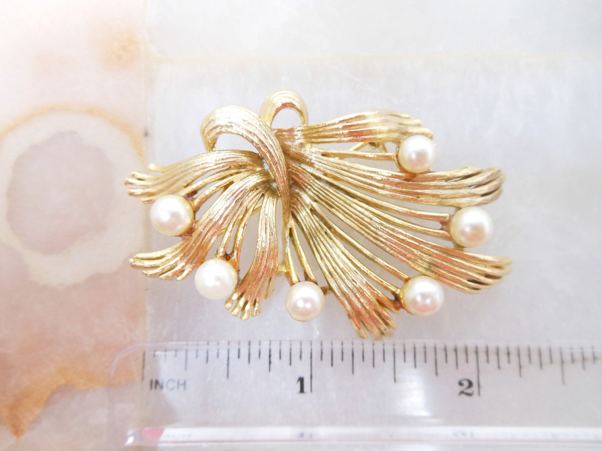 Vintage LISNER Brooch Pearl Flower Spray Pin Designer Classic Timeless Mid Century Jewelry Gift, VivianJoel.com