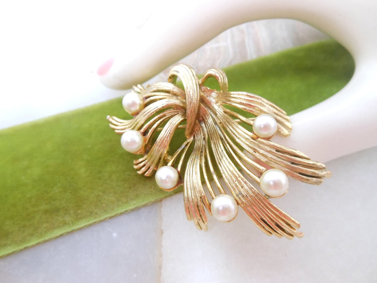Vintage LISNER Brooch Pearl Flower Spray Pin Designer Classic Timeless Mid Century Jewelry Gift, VivianJoel.com