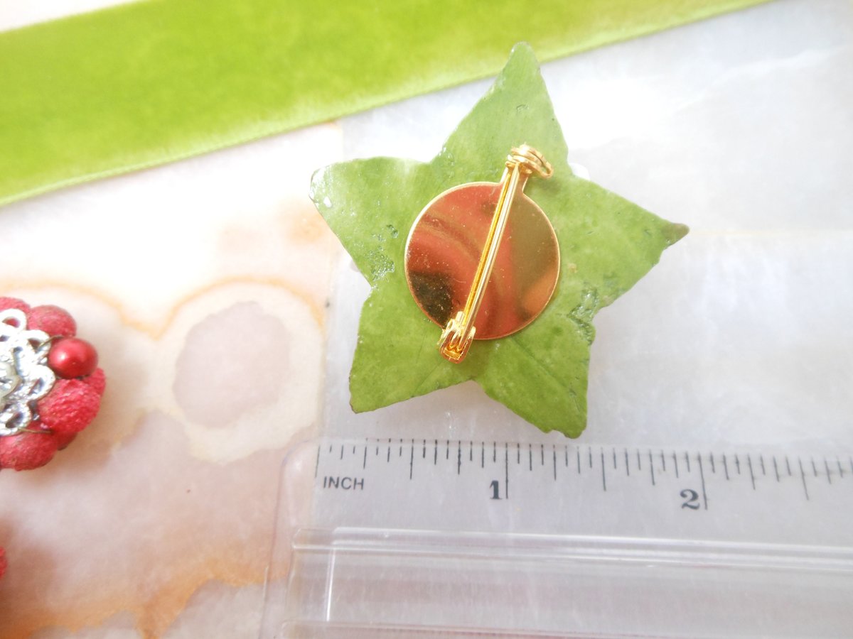 Vintage AYNSLEY ENGLAND Flower Brooch Bone China Porcelain White Red Festive Bouquet Pin Original Box Jewelry Gift , VivianJoel.com