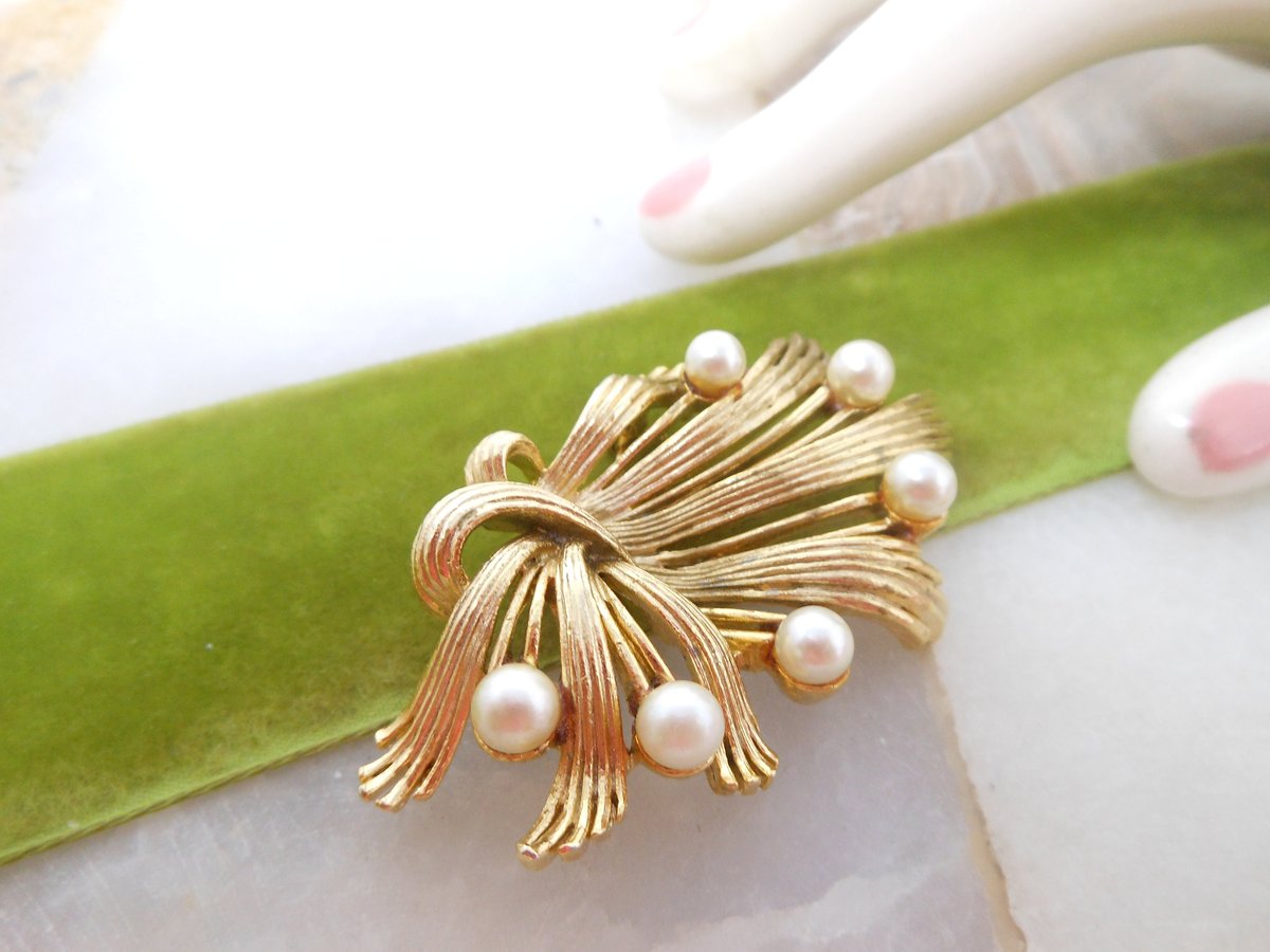 Vintage LISNER Brooch Pearl Flower Spray Pin Designer Classic Timeless Mid Century Jewelry Gift, VivianJoel.com
