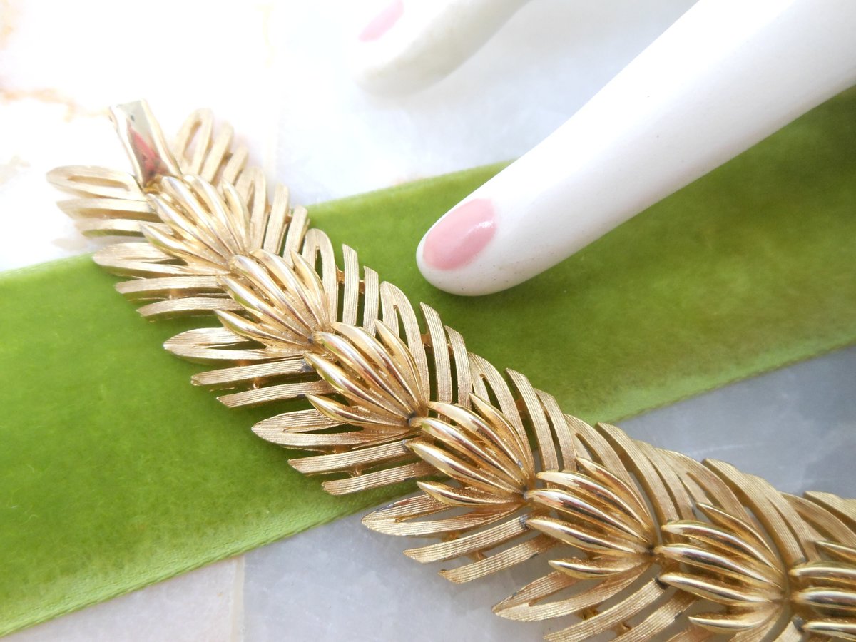 Vintage LISNER Designer Modernist Flower Link Bracelet Gold Tone Plate Jewelry Gift Mid Century, VivianJoel.com