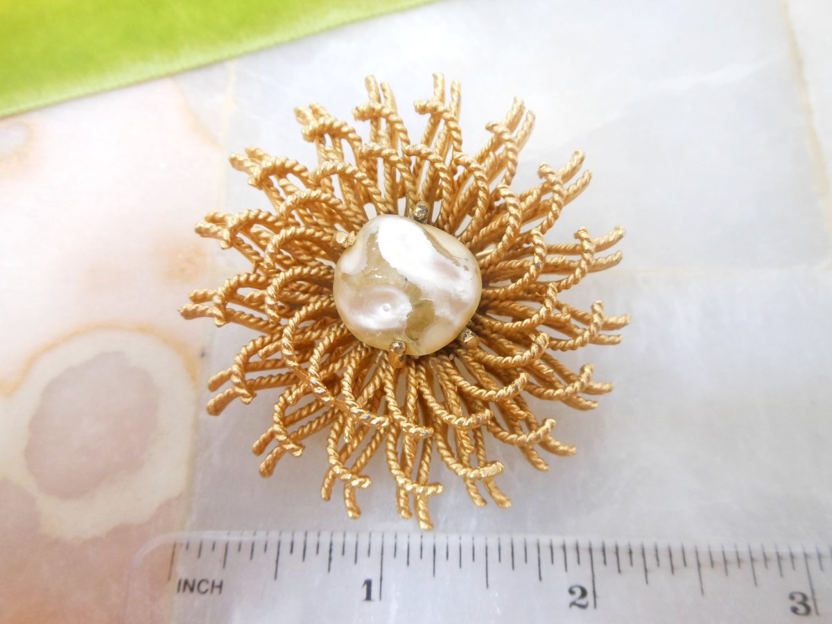 Vintage Baroque Pearl Brooch Pin Pinwheel Flower Glass Bead Chunky Gold Plate Mid Century Jewelry, VivianJoel.com