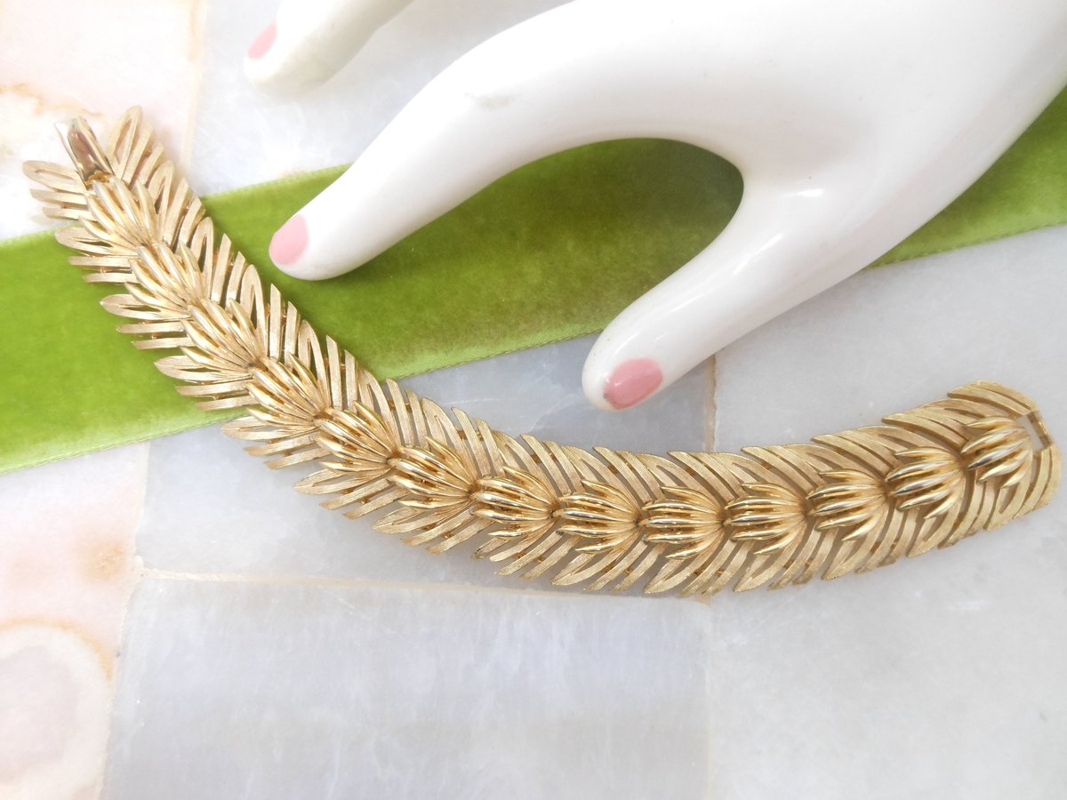 Vintage LISNER Designer Modernist Flower Link Bracelet Gold Tone Plate Jewelry Gift Mid Century, VivianJoel.com