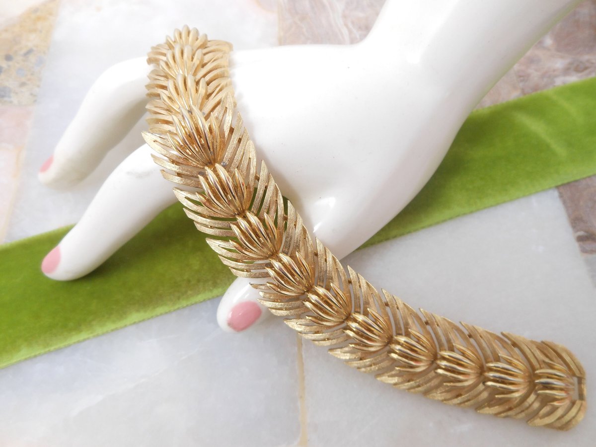 Vintage LISNER Designer Modernist Flower Link Bracelet Gold Tone Plate Jewelry Gift Mid Century, VivianJoel.com