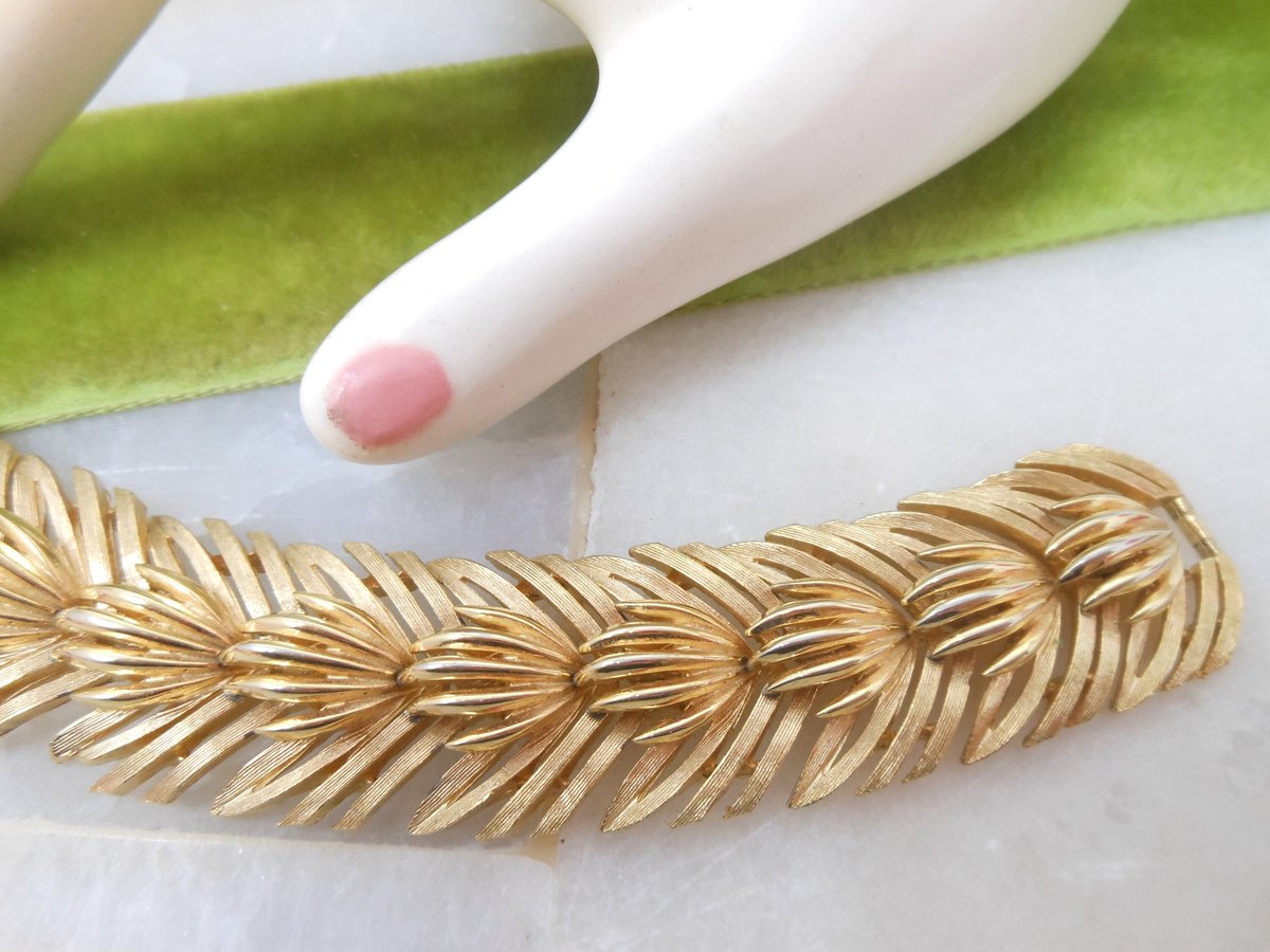 Vintage LISNER Designer Modernist Flower Link Bracelet Gold Tone Plate Jewelry Gift Mid Century, VivianJoel.com