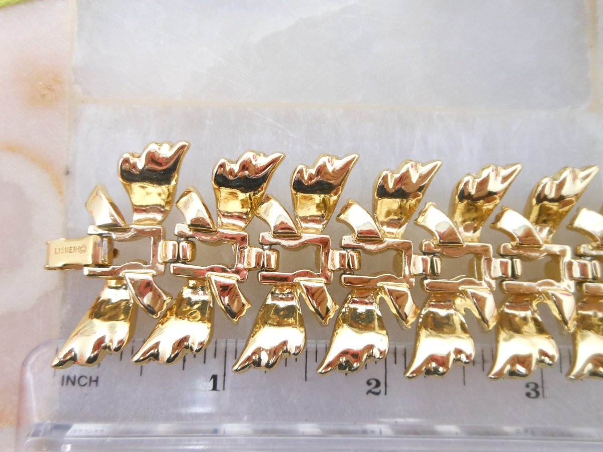 Vintage LISNER Designer Bracelet Modernist Feather Link Gold Tone Plate Jewelry Gift Mid Century, VivianJoel.com