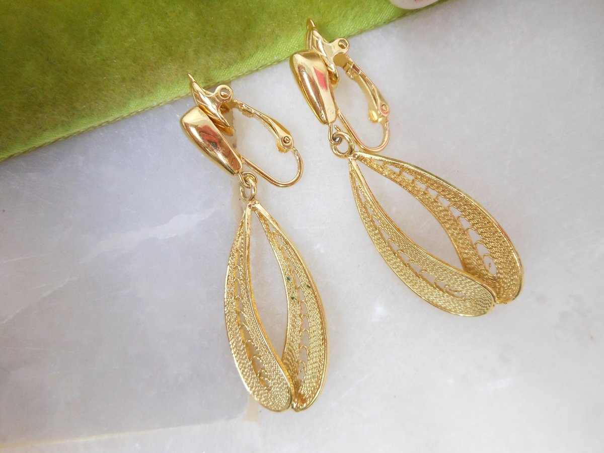 Vintage TRIFARI TM Filigree Dangle Drop Clip On Earrings Gold Plate Designer Modern Jewelry Gift, VivianJoel.com