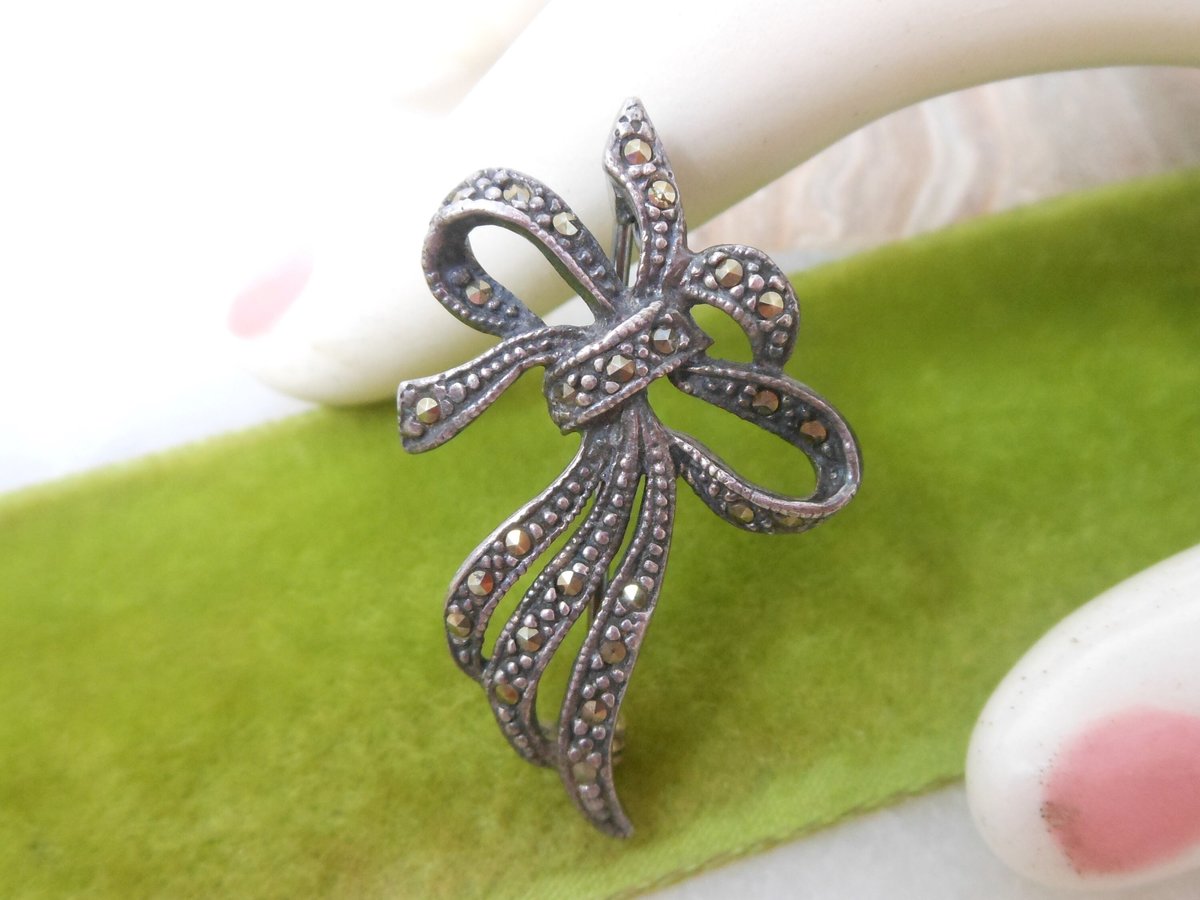 Vintage STERLING SILVER Marcasite Brooch Bow Ribbon Pin Petite 925 Modernist Figural Jewelry Gift Mid Century, VivianJoel.com