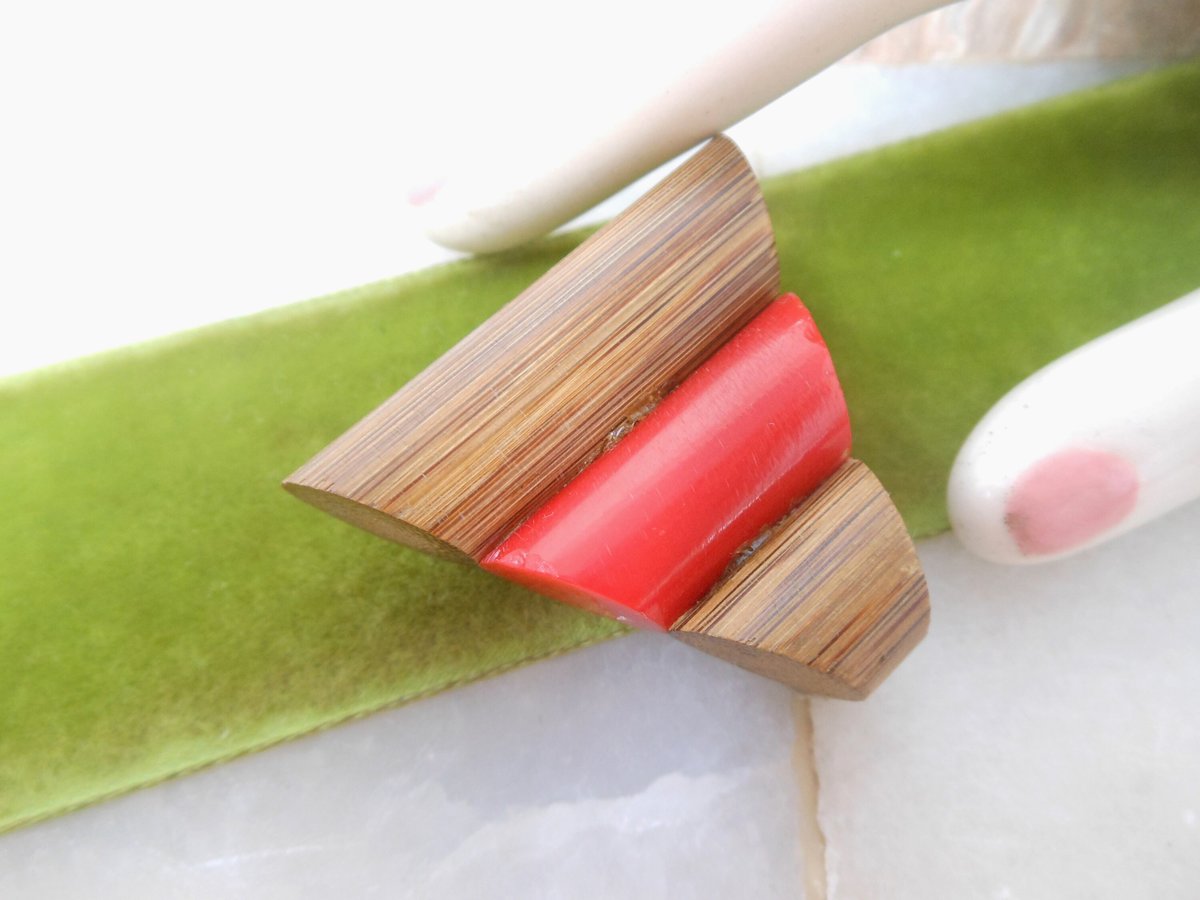 Vintage BAKELITE Fur Dress Clip Pin Cherry Red Chunky Old Plastic V for Victory Patriotic Mid Century Jewelry Gift, VivianJoel.com