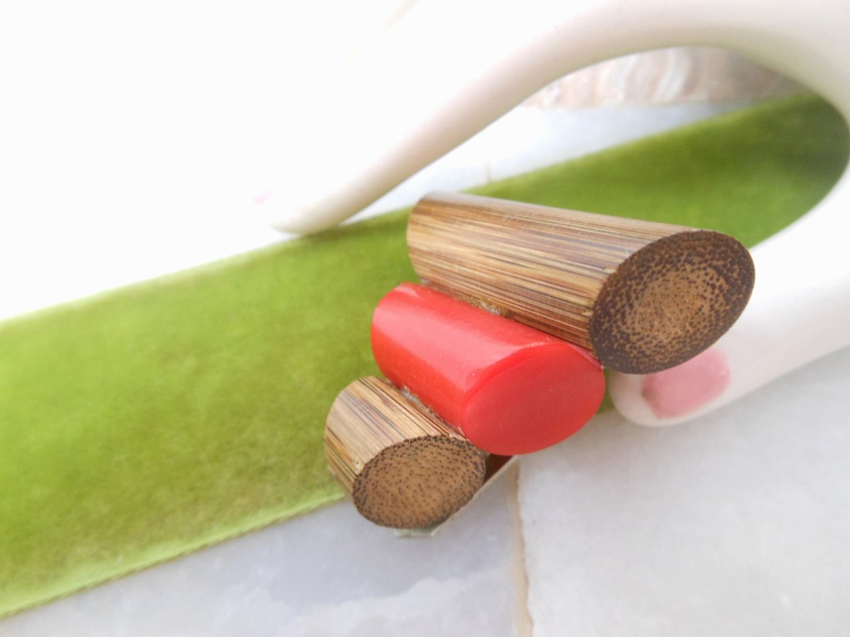 Vintage BAKELITE Fur Dress Clip Pin Cherry Red Chunky Old Plastic V for Victory Patriotic Mid Century Jewelry Gift, VivianJoel.com