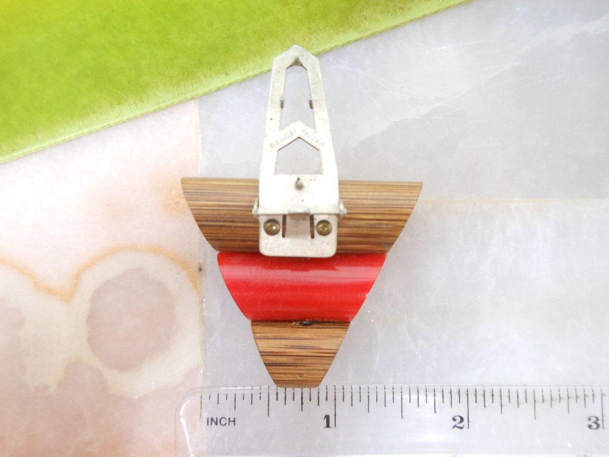 Vintage BAKELITE Fur Dress Clip Pin Cherry Red Chunky Old Plastic V for Victory Patriotic Mid Century Jewelry Gift, VivianJoel.com