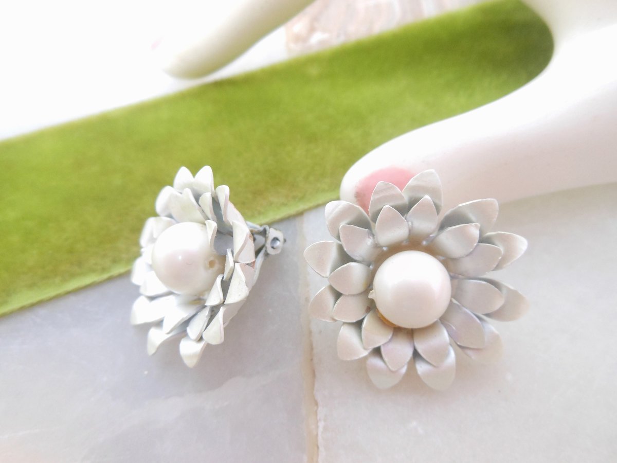 Vintage LISNER Earrings Pearl Flower Pearly White Enamel Clip On Designer Mod Jewelry Gift Mid Century, VivianJoel.com
