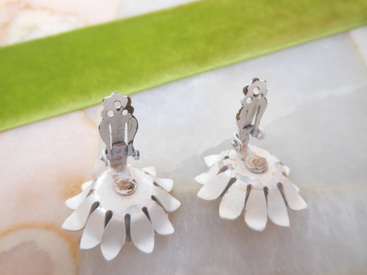 Vintage LISNER Earrings Pearl Flower Pearly White Enamel Clip On Designer Mod Jewelry Gift Mid Century, VivianJoel.com