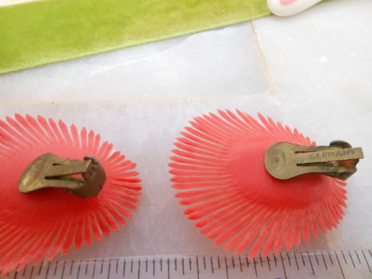 Vintage GERMANY Atomic Starburst Red Plastic Earrings Clip On Rhinestone Flower Sputnik Rockabilly Mid Century Jewelry Gift, VivianJoel.com