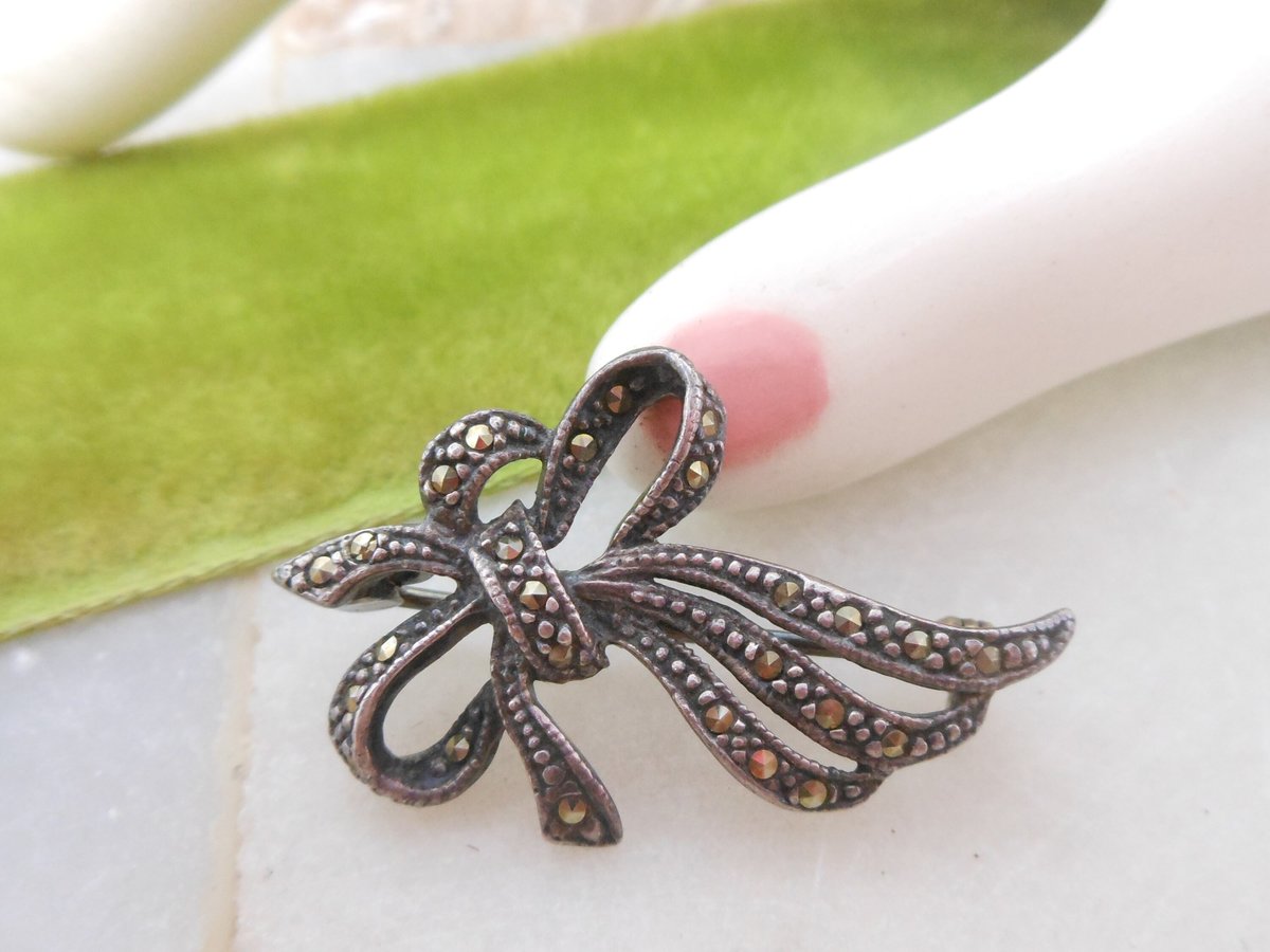 Vintage STERLING SILVER Marcasite Brooch Bow Ribbon Pin Petite 925 Modernist Figural Jewelry Gift Mid Century, VivianJoel.com