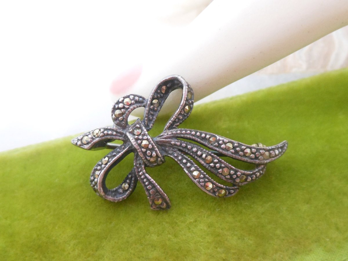 Vintage STERLING SILVER Marcasite Brooch Bow Ribbon Pin Petite 925 Modernist Figural Jewelry Gift Mid Century, VivianJoel.com