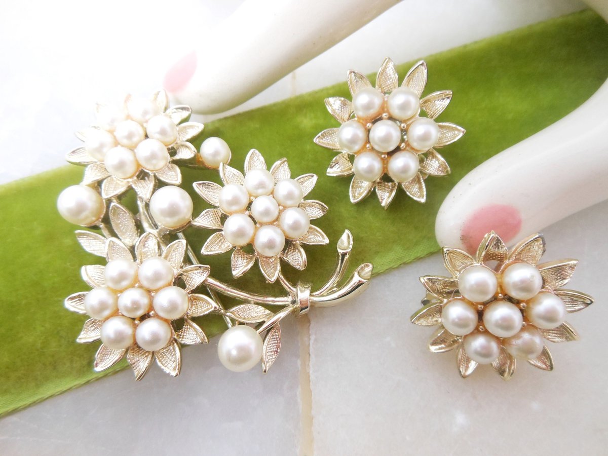 Vintage LISNER Pearl Brooch Earring SET Flower Leaf Pin Gold Tone Plate Clip On Designer Jewelry Gift Mid Century, VivianJoel.com